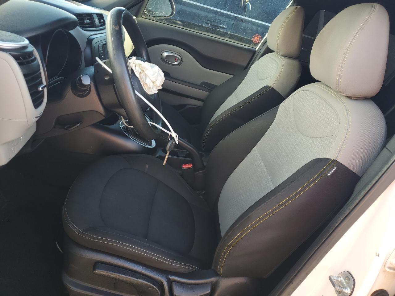 2016 KIA SOUL + - Image 7