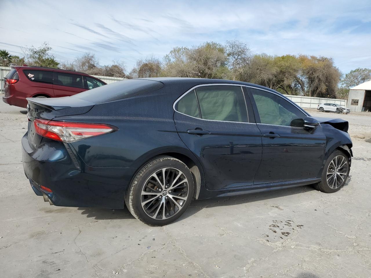 2018 TOYOTA CAMRY L - Фото 3