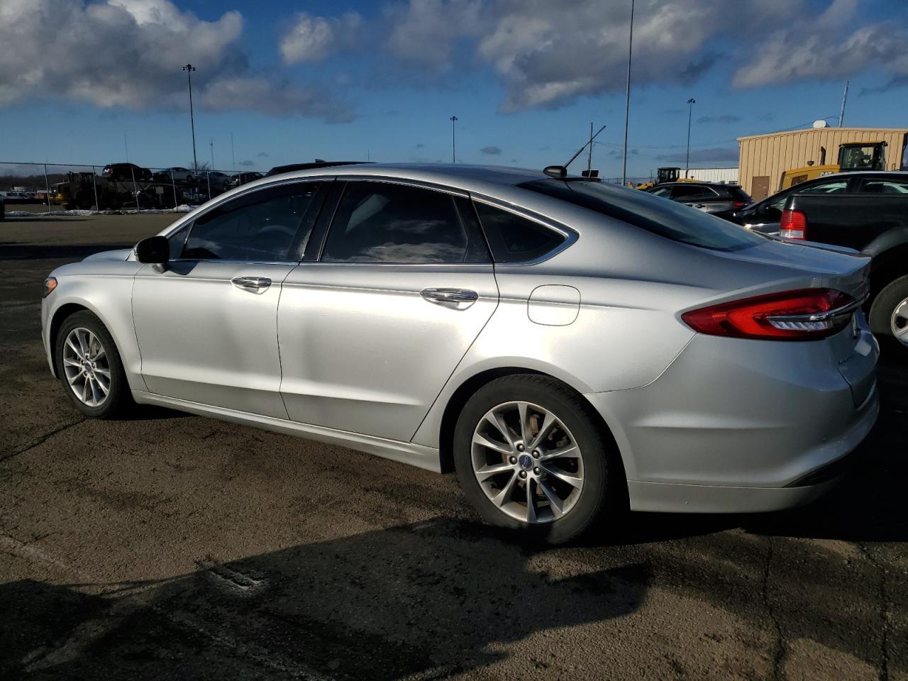 2017 FORD FUSION SE - Фото 2