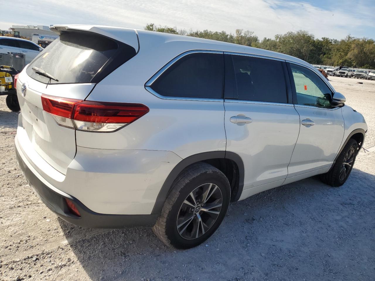2018 TOYOTA HIGHLANDER - Фото 3