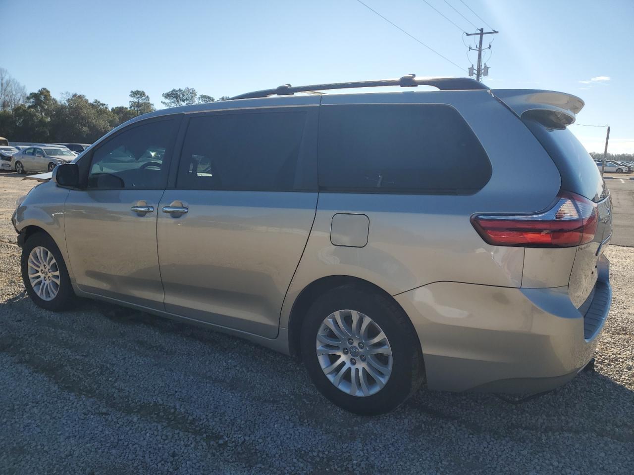 2015 TOYOTA SIENNA XLE - Фото 2