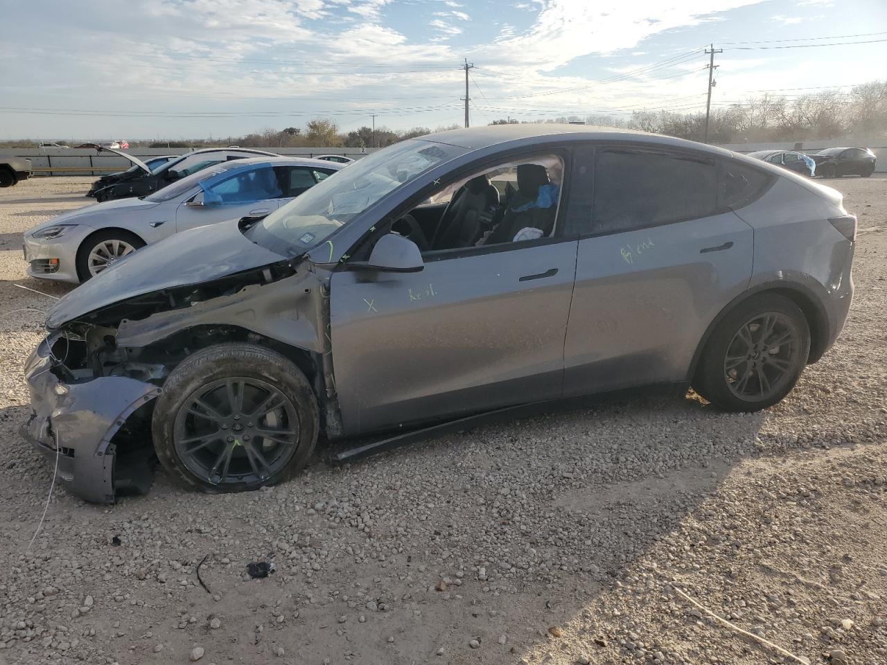 2024 TESLA MODEL Y