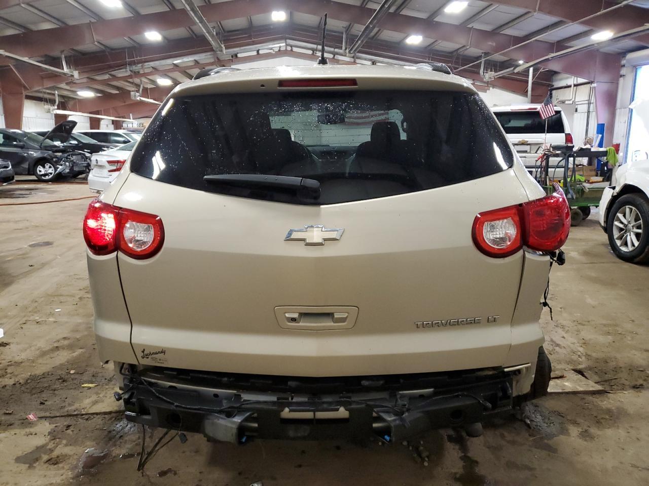 2011 CHEVROLET TRAVERSE L - Image 6