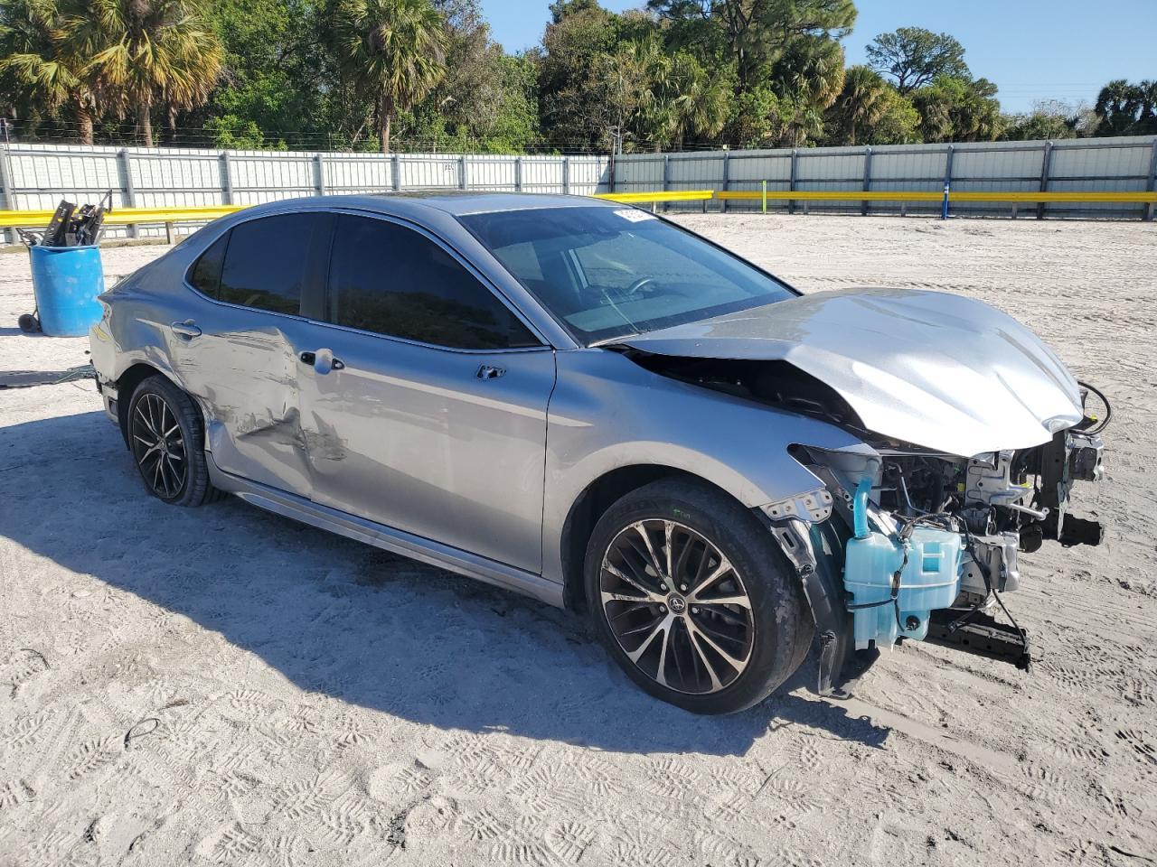 2021 TOYOTA CAMRY SE - Фото 4