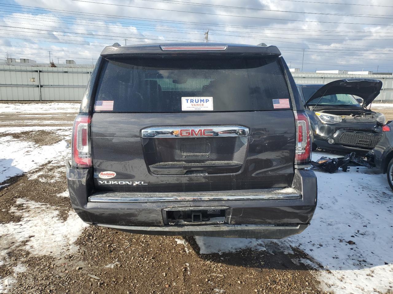 2016 GMC YUKON XL D - Фото 6