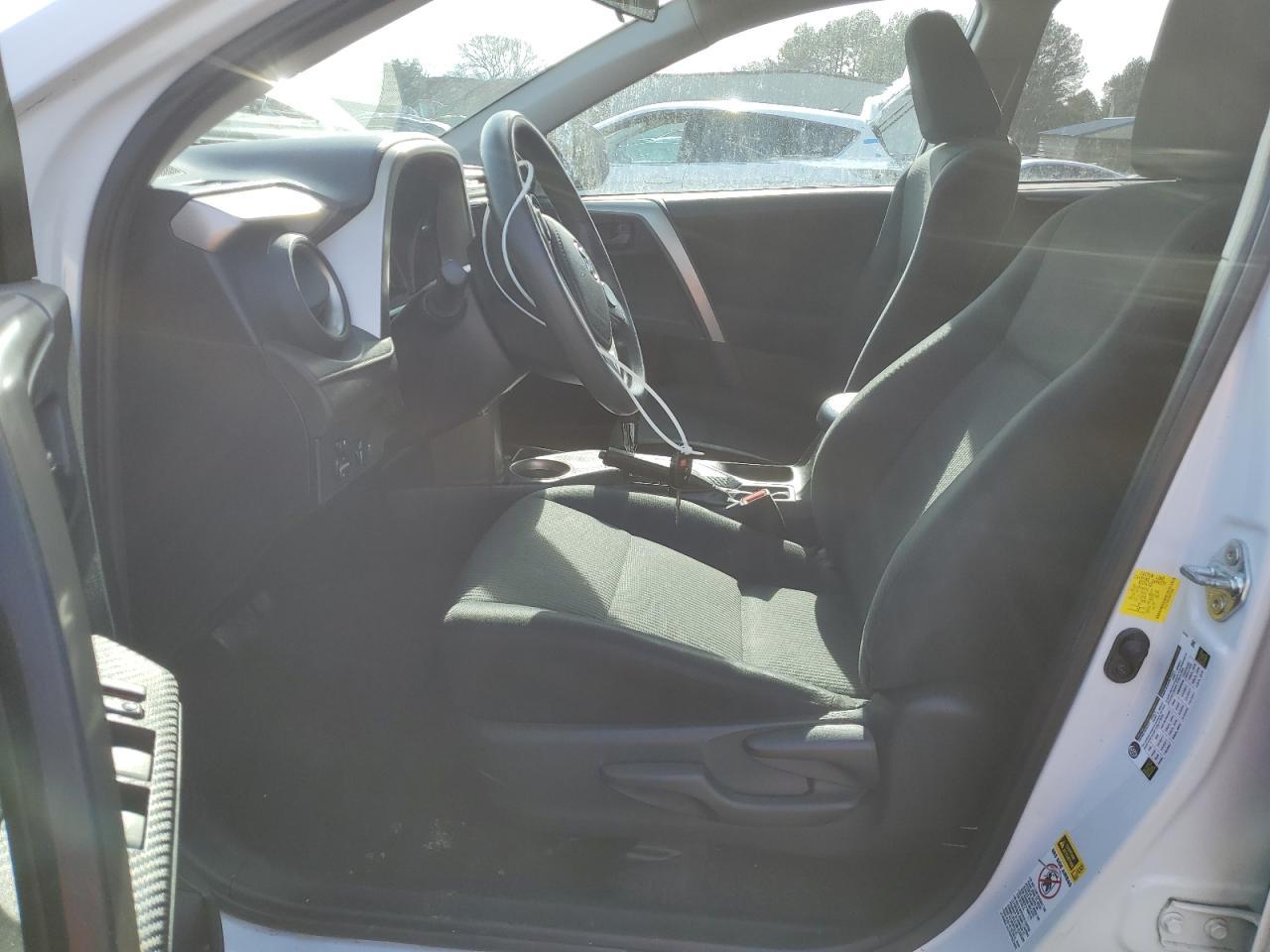 2014 TOYOTA RAV4 LE - Image 7