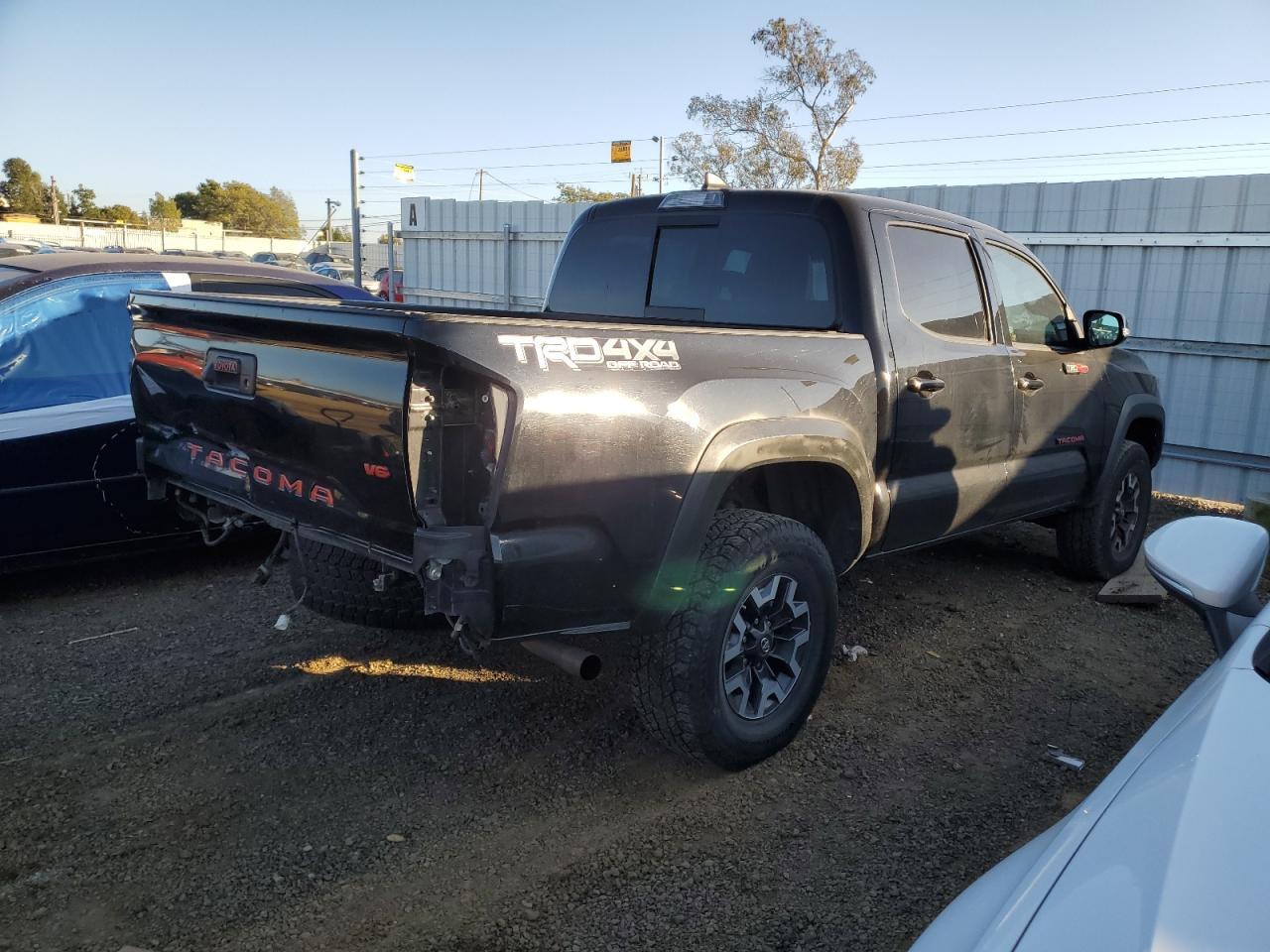 2019 TOYOTA TACOMA DOU - Фото 3