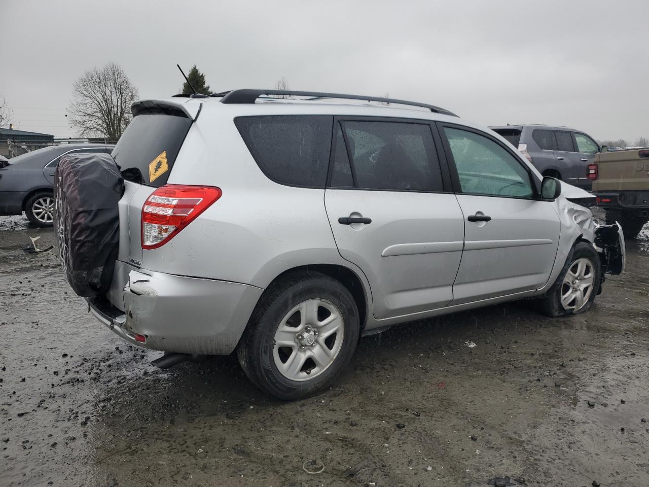 2011 TOYOTA RAV4 - Фото 3