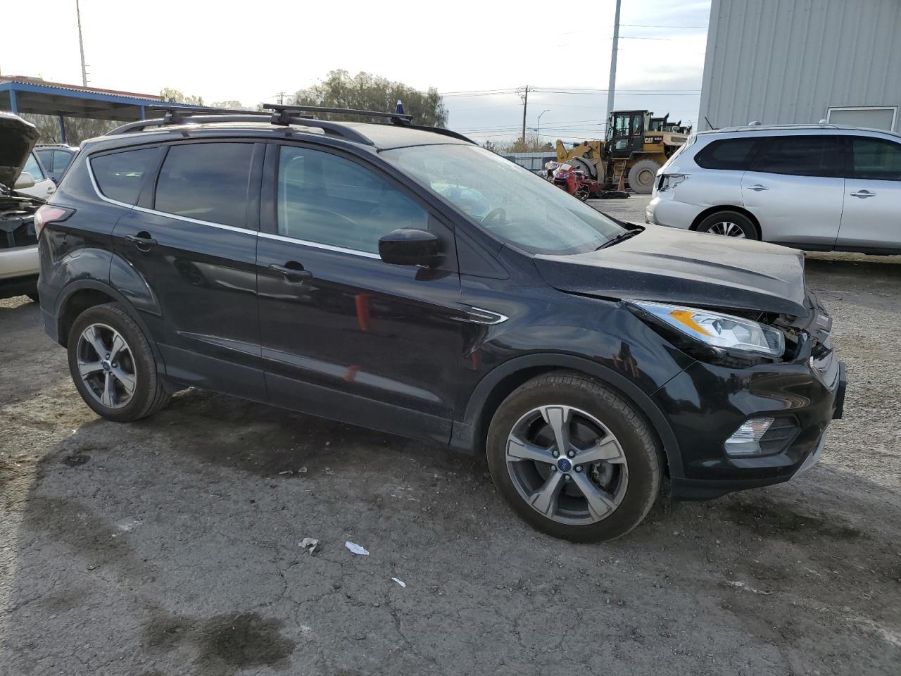 2017 FORD ESCAPE SE - Фото 4