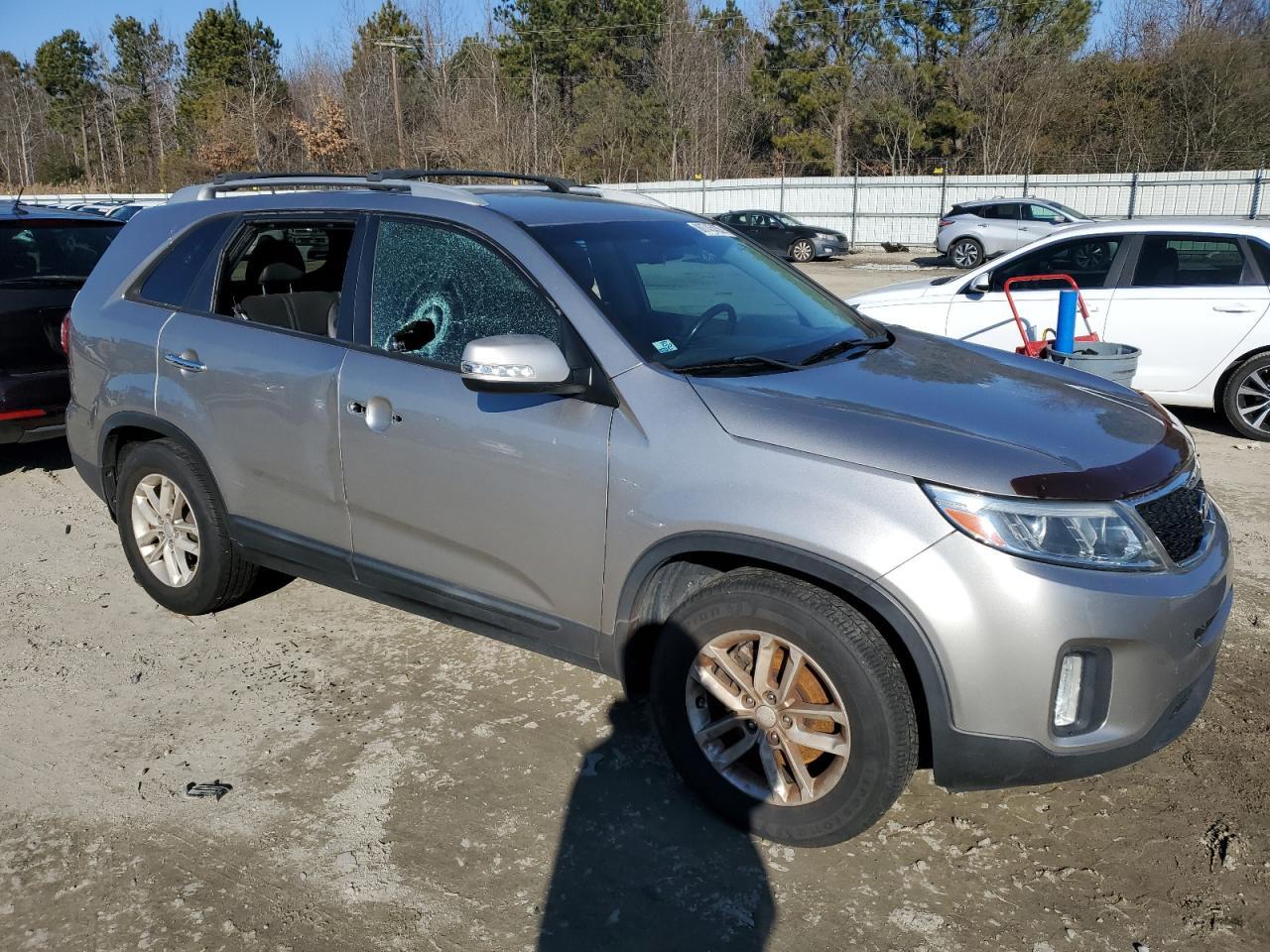 2015 KIA SORENTO LX - Image 4