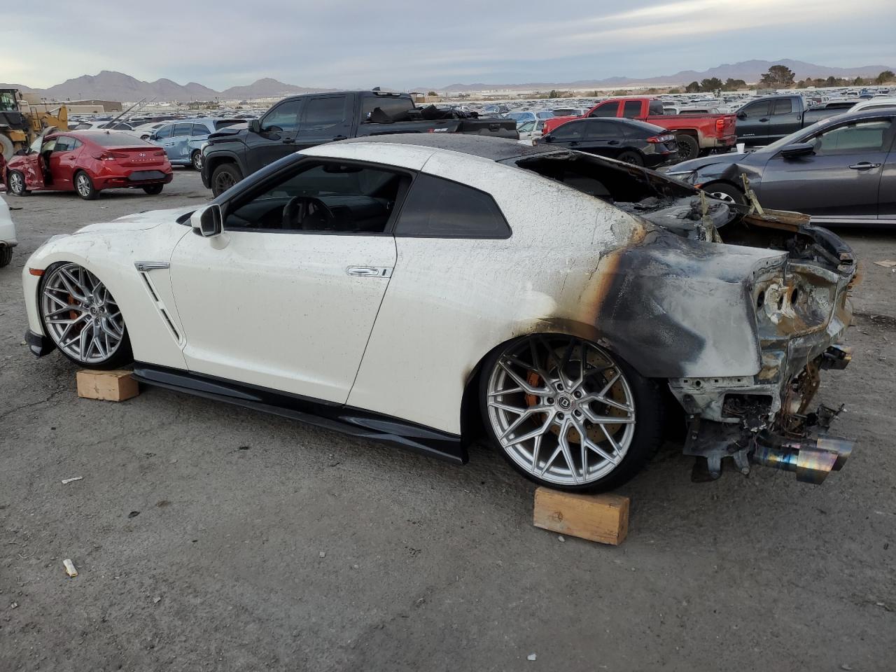 2020 NISSAN GT-R PURE - Фото 2