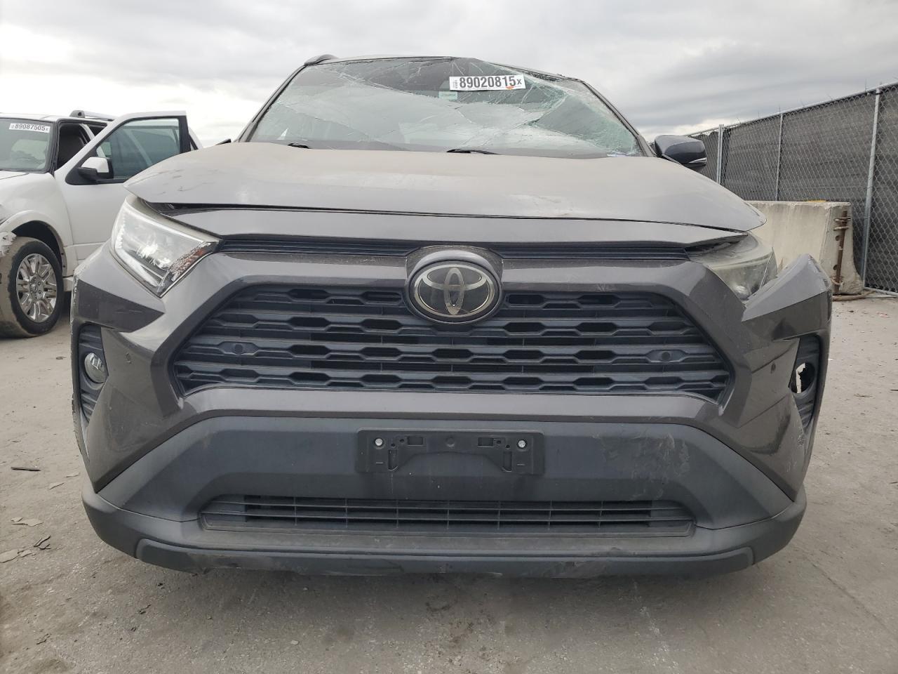 2019 TOYOTA RAV4 XLE P - Фото 5