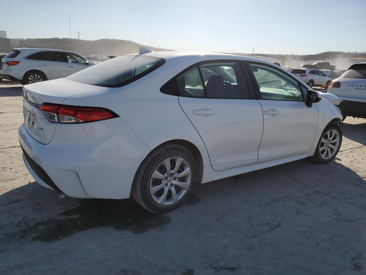 2020 TOYOTA COROLLA LE - Фото 3