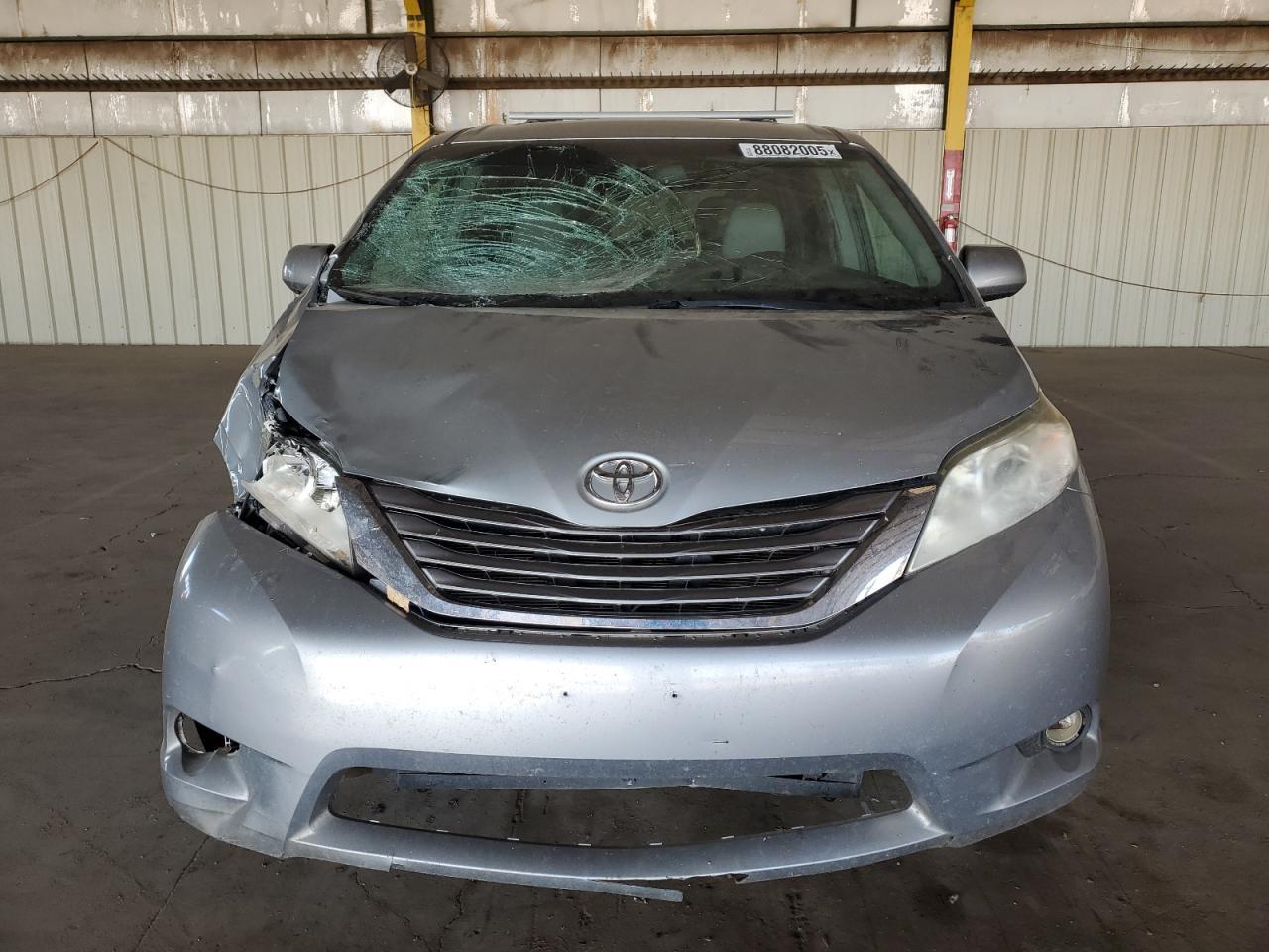 2015 TOYOTA SIENNA XLE - Image 5