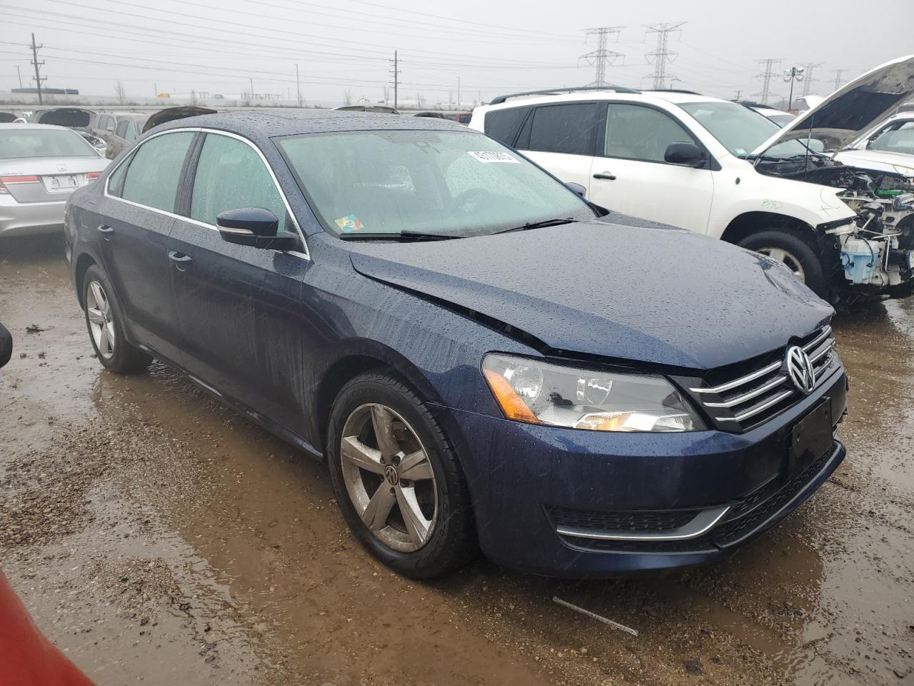 2013 VOLKSWAGEN PASSAT SE - Image 4