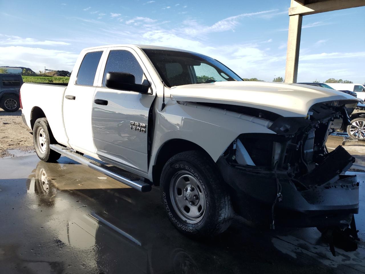 2017 RAM 1500 ST - Image 4