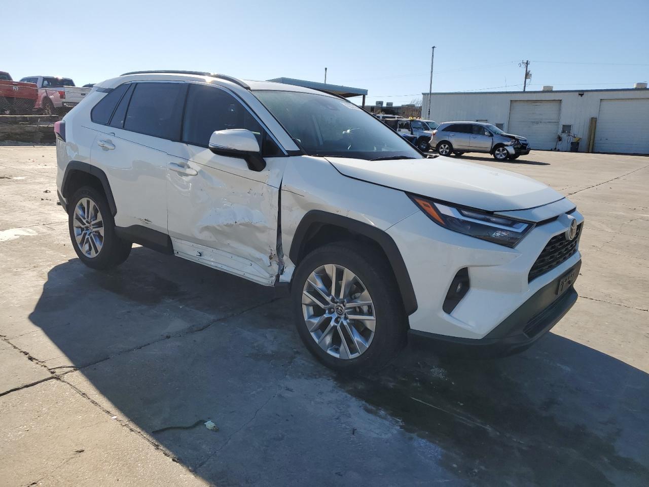 2022 TOYOTA RAV4 XLE P - Фото 4
