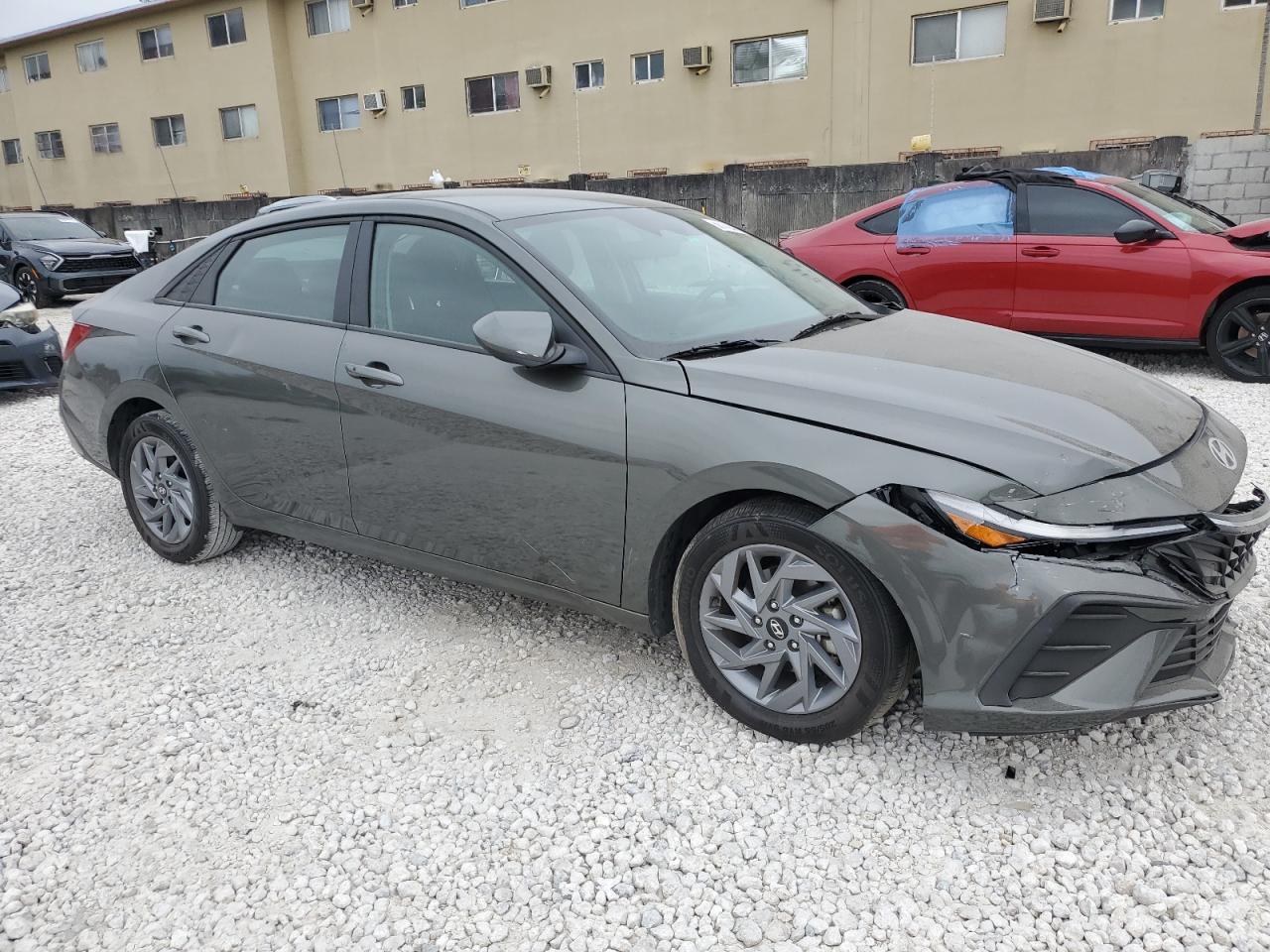 2024 HYUNDAI ELANTRA SE - Фото 4