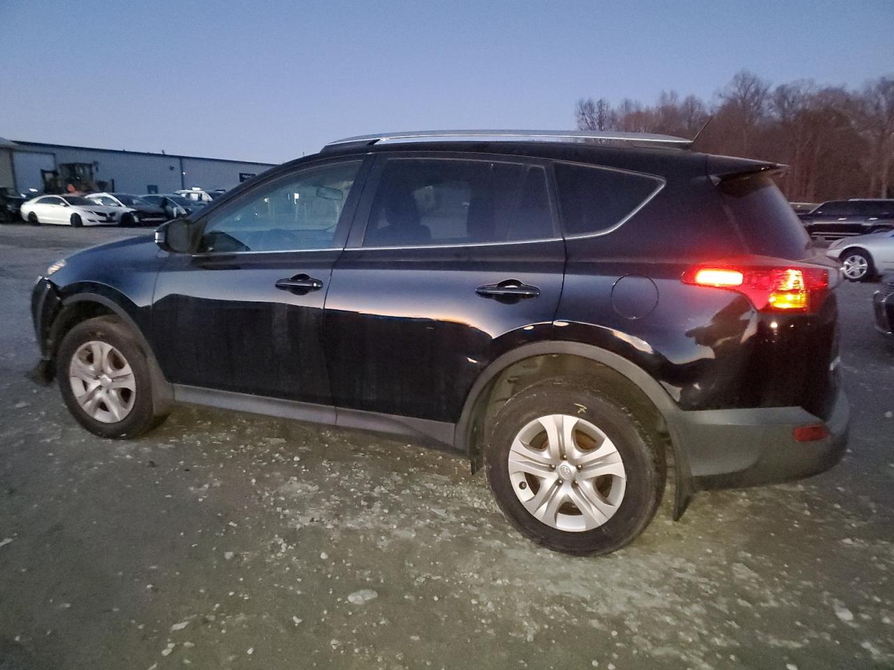 2014 TOYOTA RAV4 LE - Фото 2