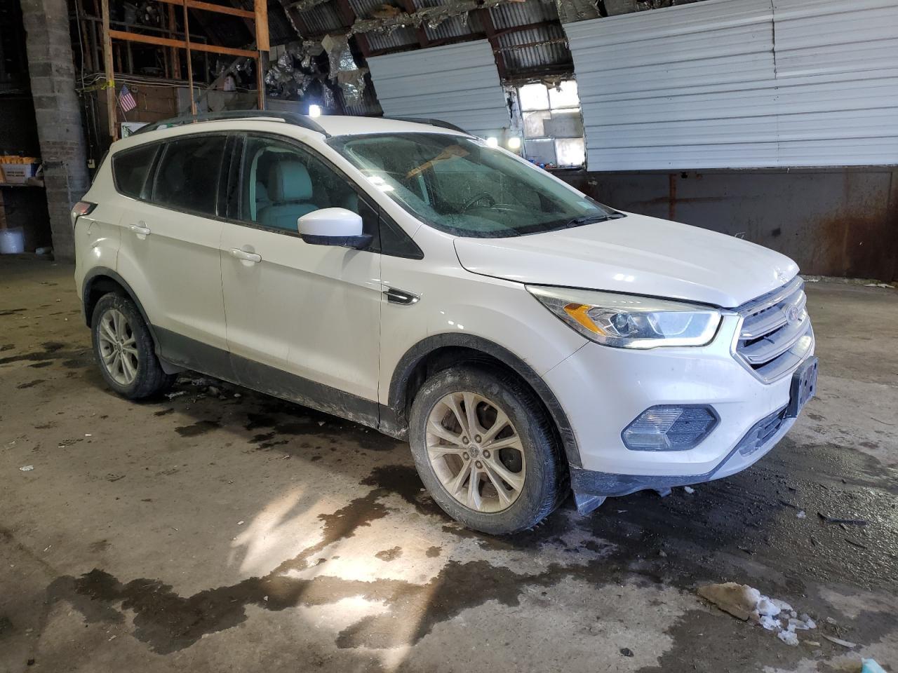 2017 FORD ESCAPE SE - Image 4