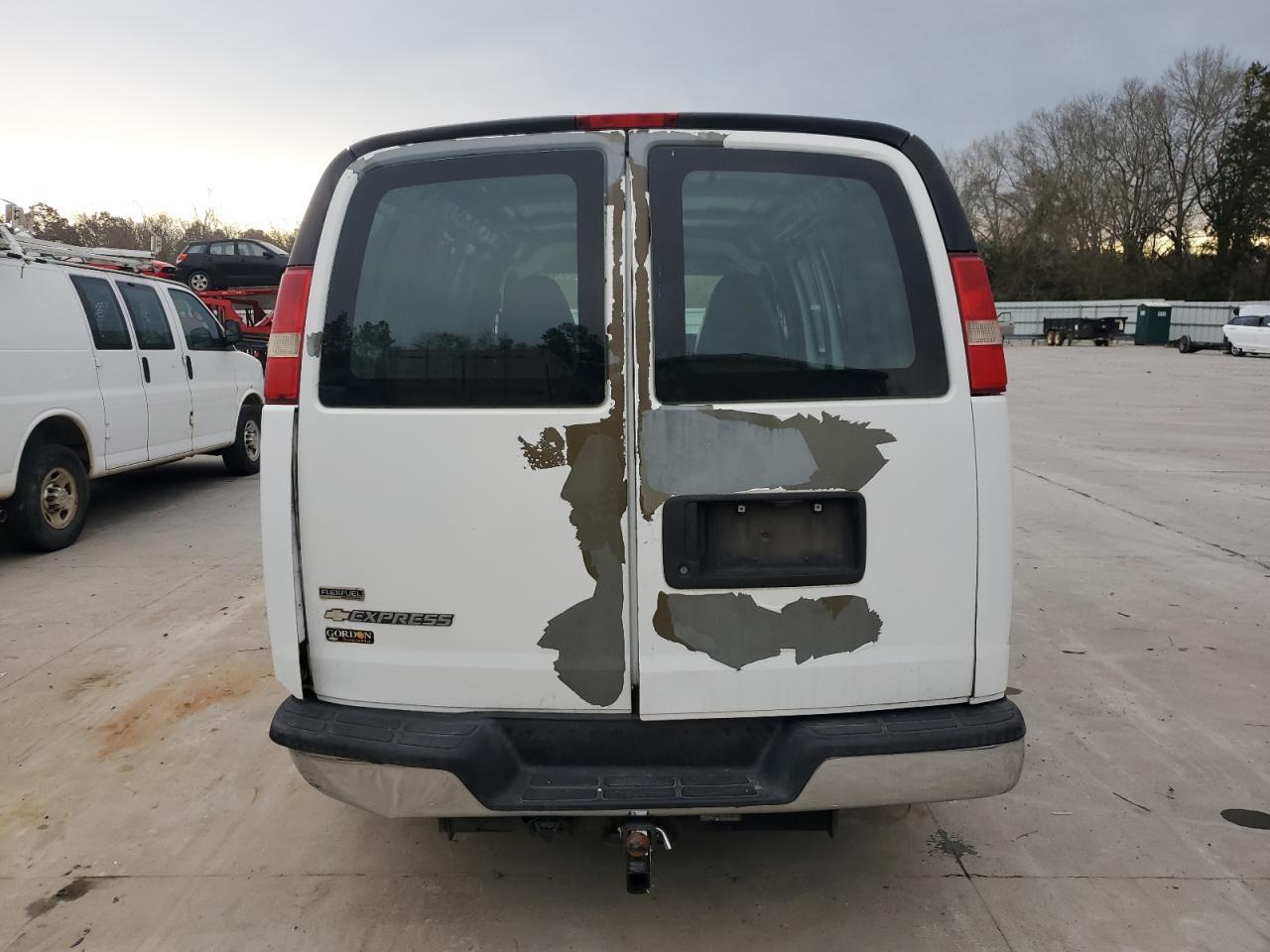 2010 CHEVROLET EXPRESS G1 - Image 6