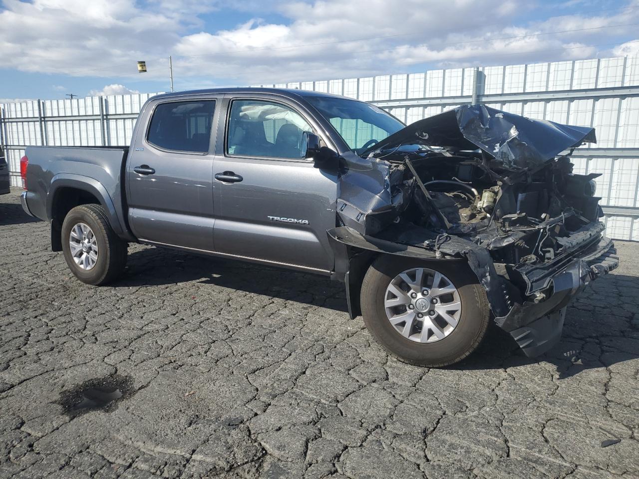 2017 TOYOTA TACOMA DOU - Фото 4