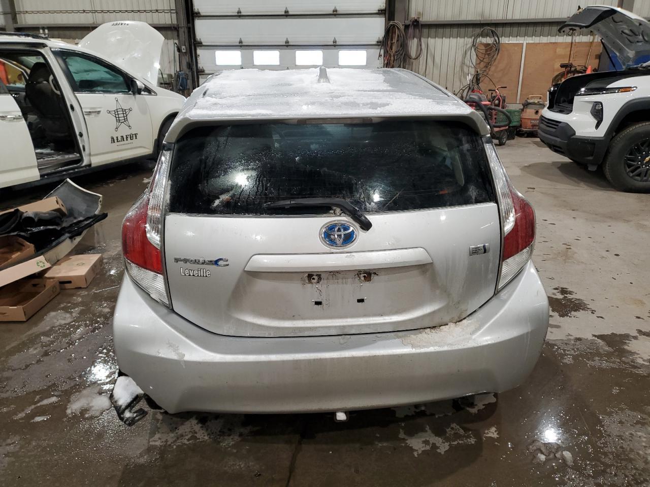2015 TOYOTA PRIUS C - Image 6