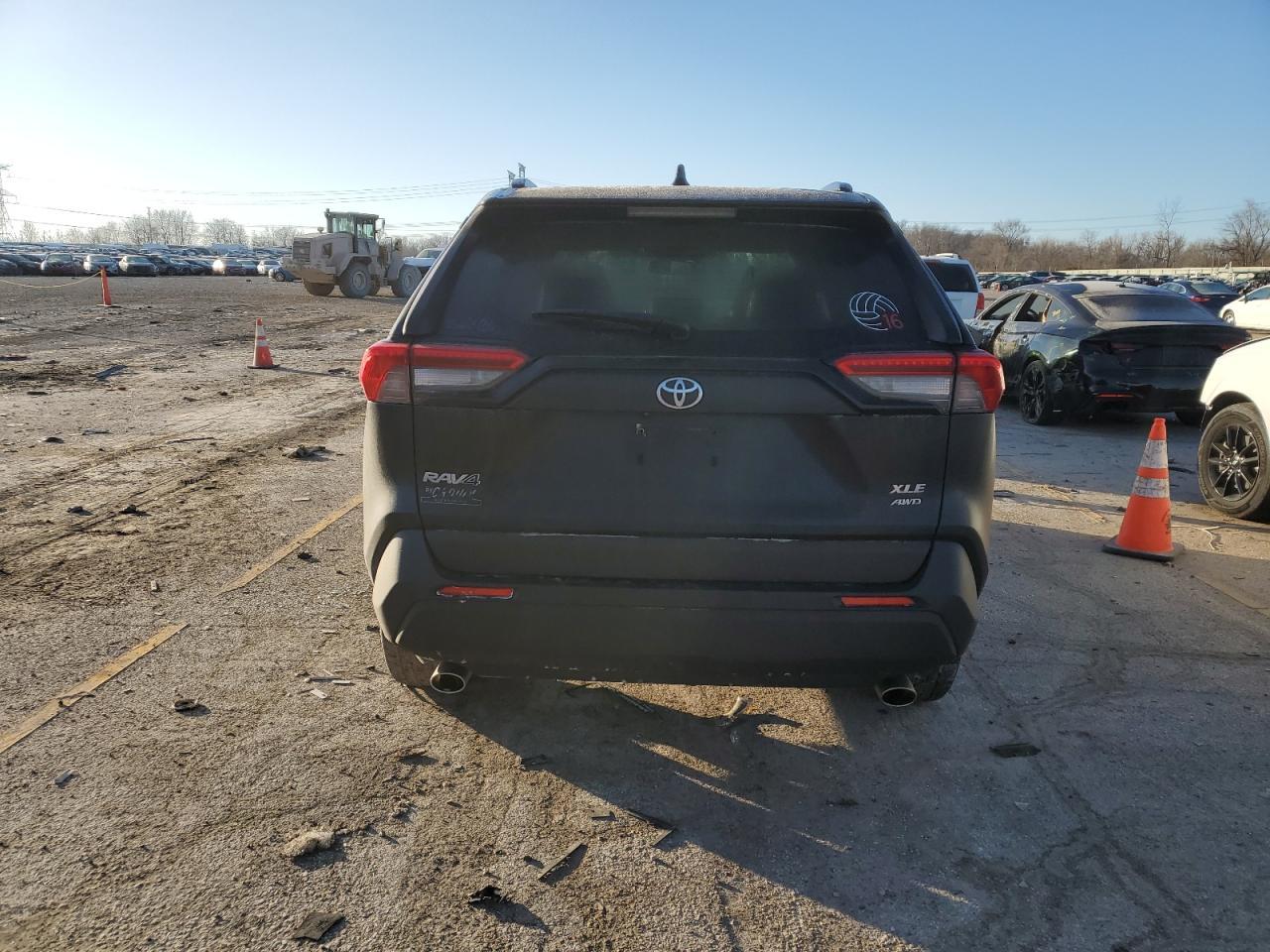2019 TOYOTA RAV4 XLE P - Фото 6
