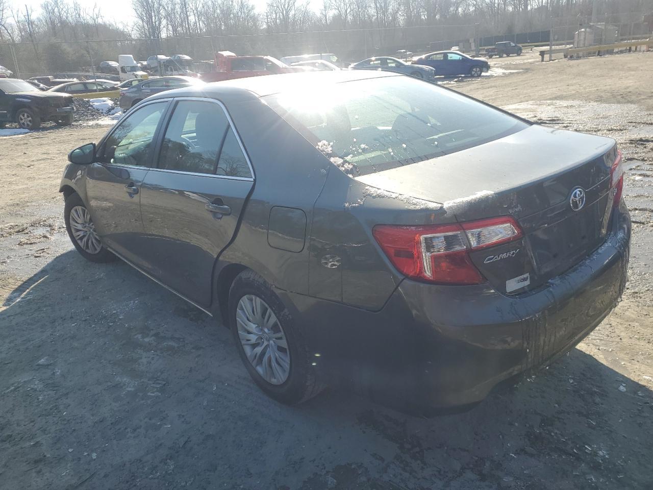 2013 TOYOTA CAMRY L - Фото 2
