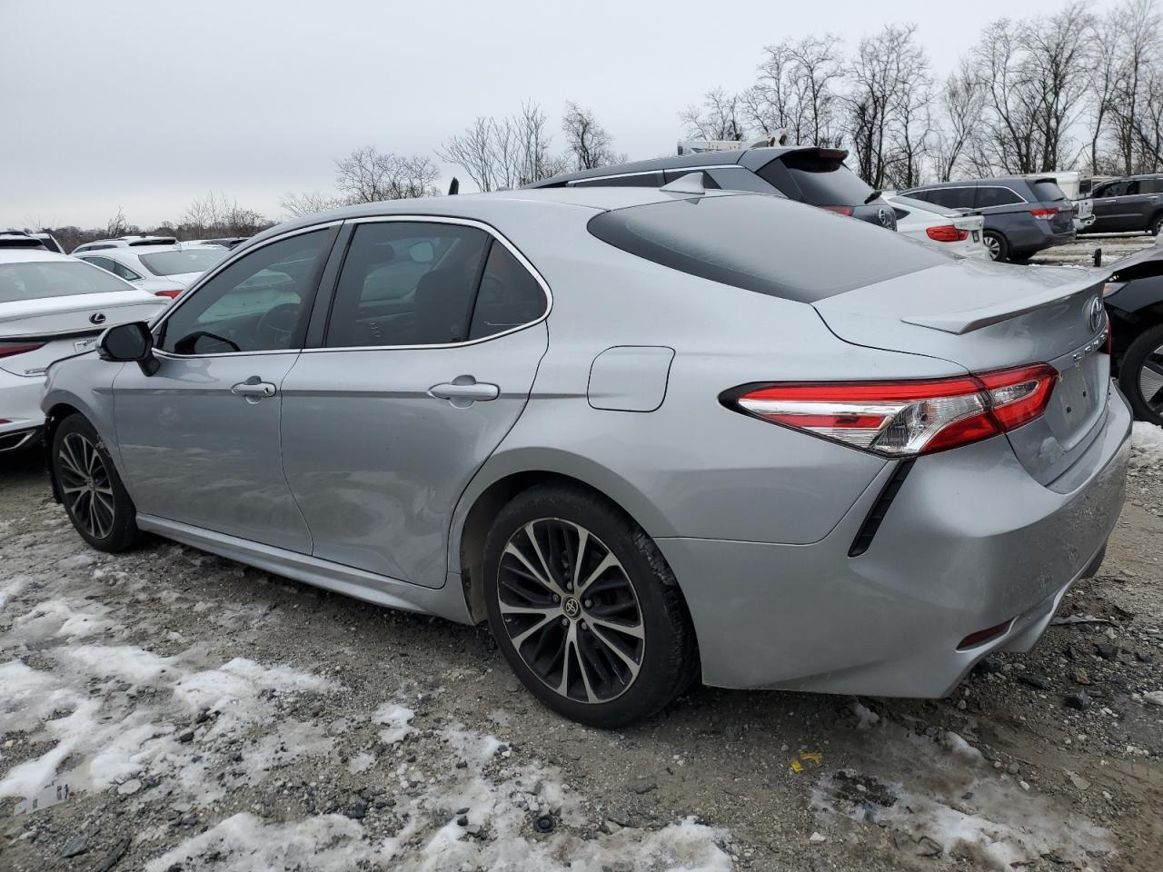 2020 TOYOTA CAMRY SE - Фото 2