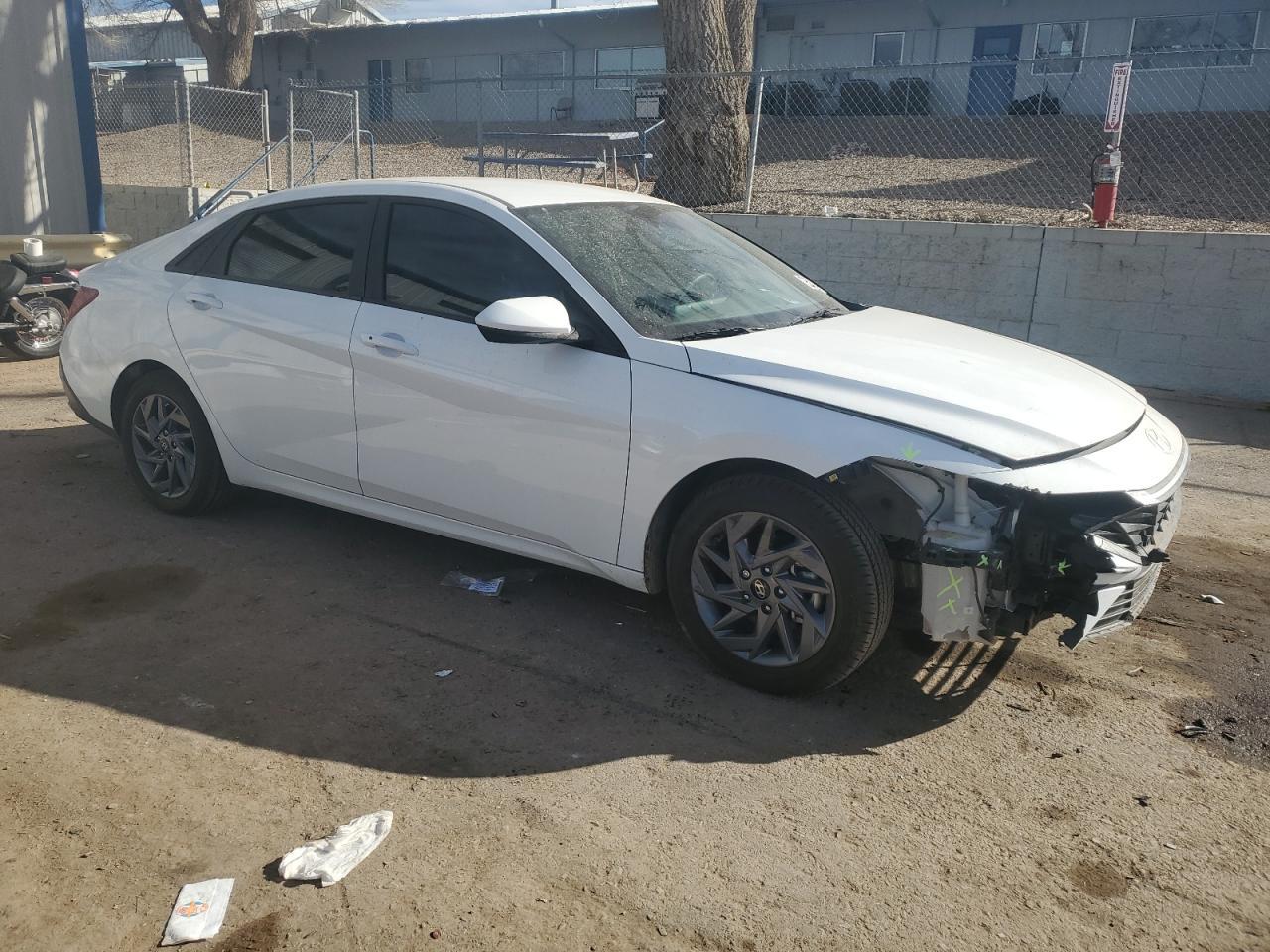 2024 HYUNDAI ELANTRA SE - Фото 4