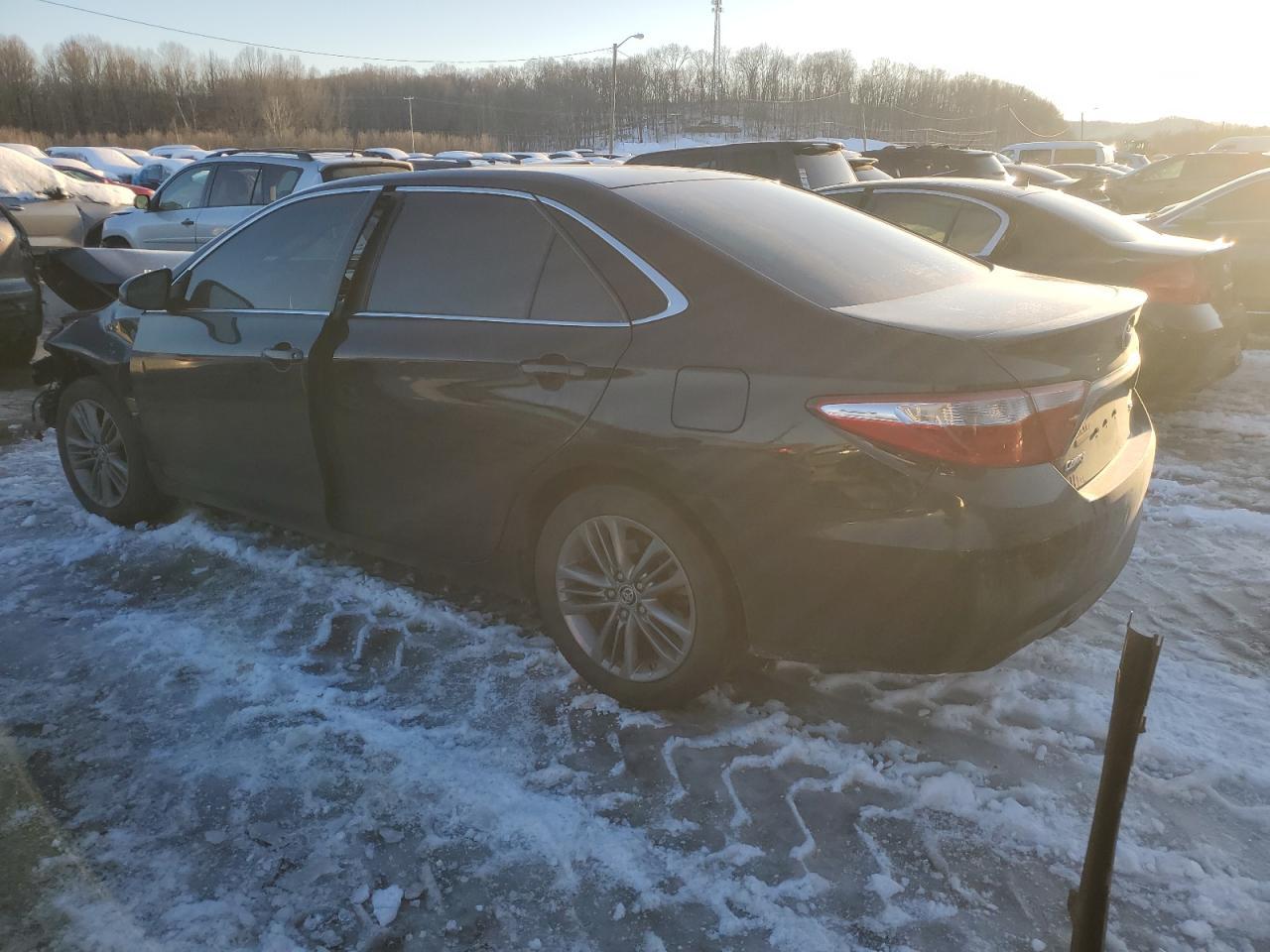 2016 TOYOTA CAMRY LE - Фото 2