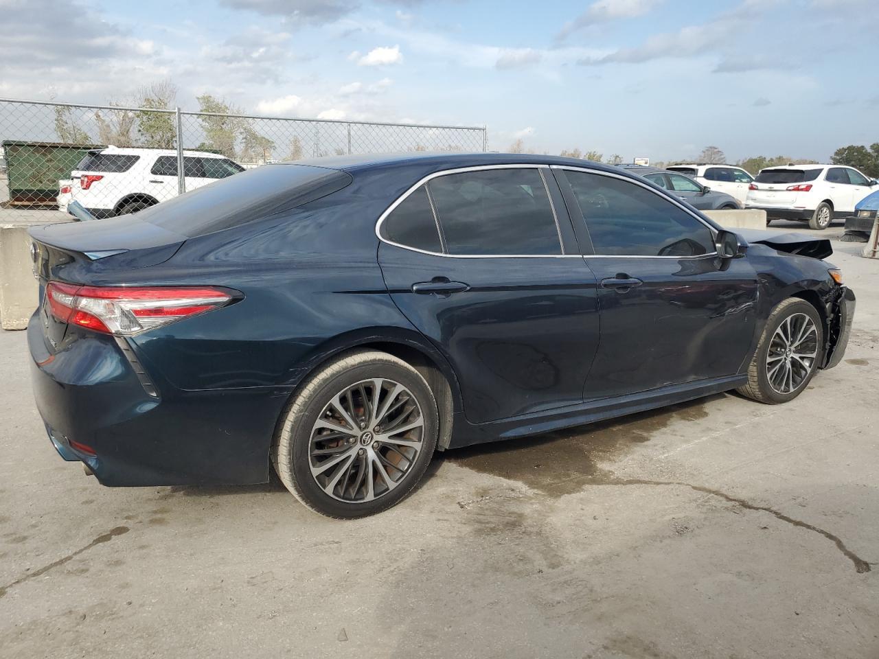 2018 TOYOTA CAMRY L - Фото 3