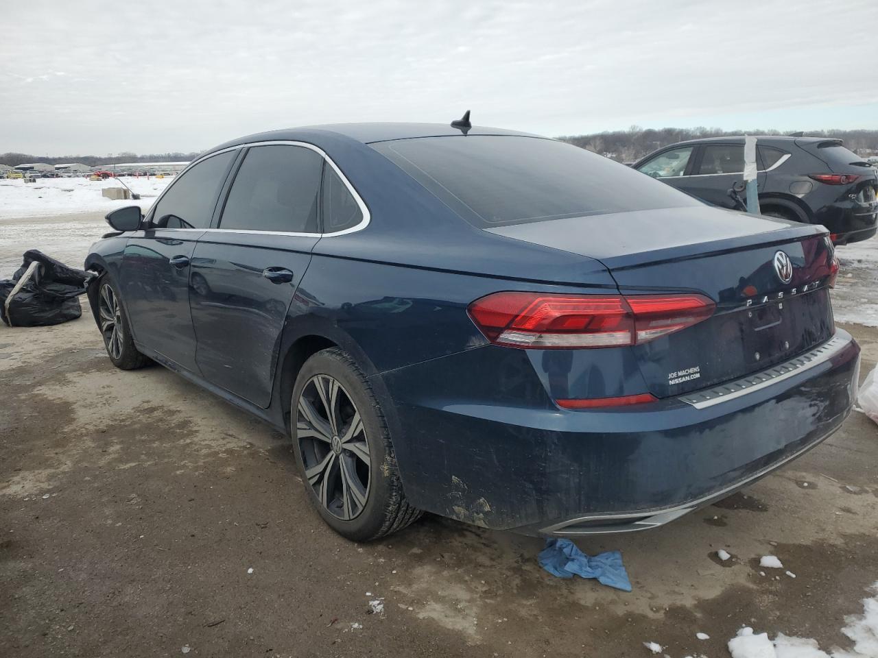 2022 VOLKSWAGEN PASSAT SE - Image 2