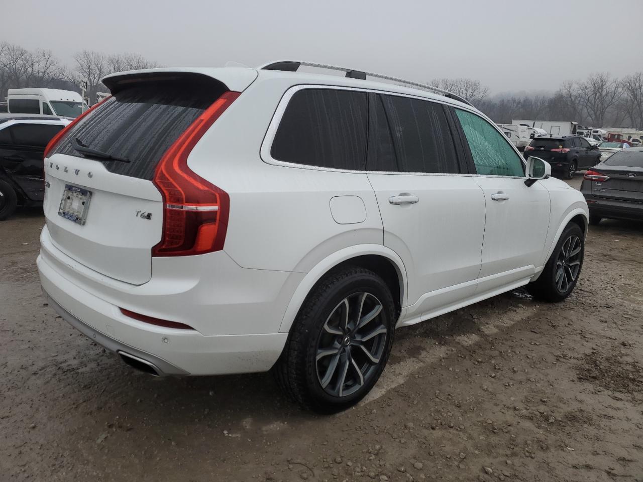 2016 VOLVO XC90 T6 - Фото 3