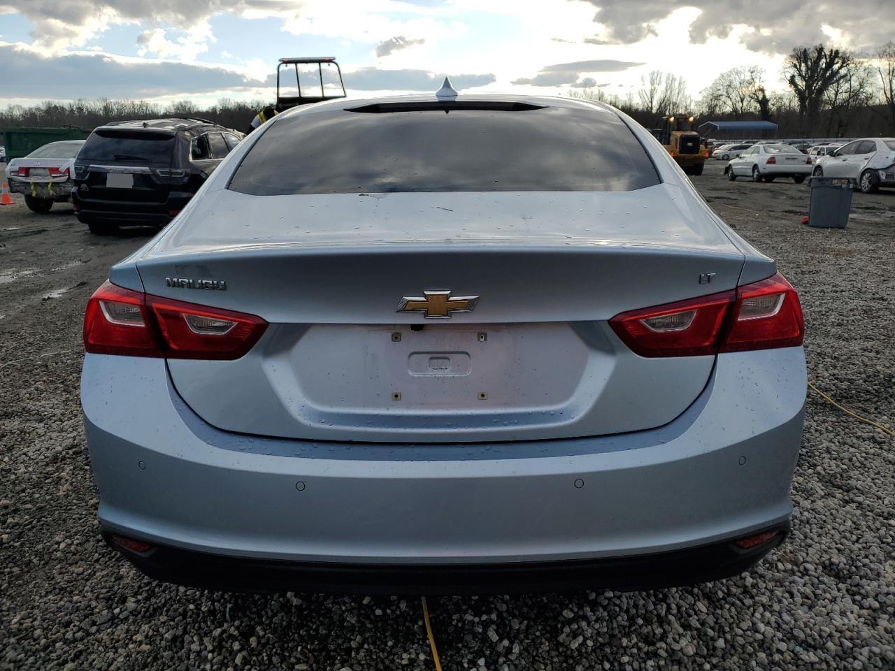 2017 CHEVROLET MALIBU LT - Image 6