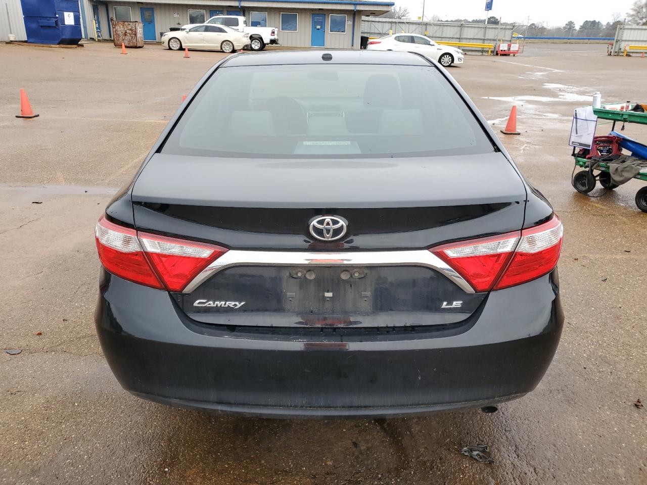 2017 TOYOTA CAMRY LE - Image 6