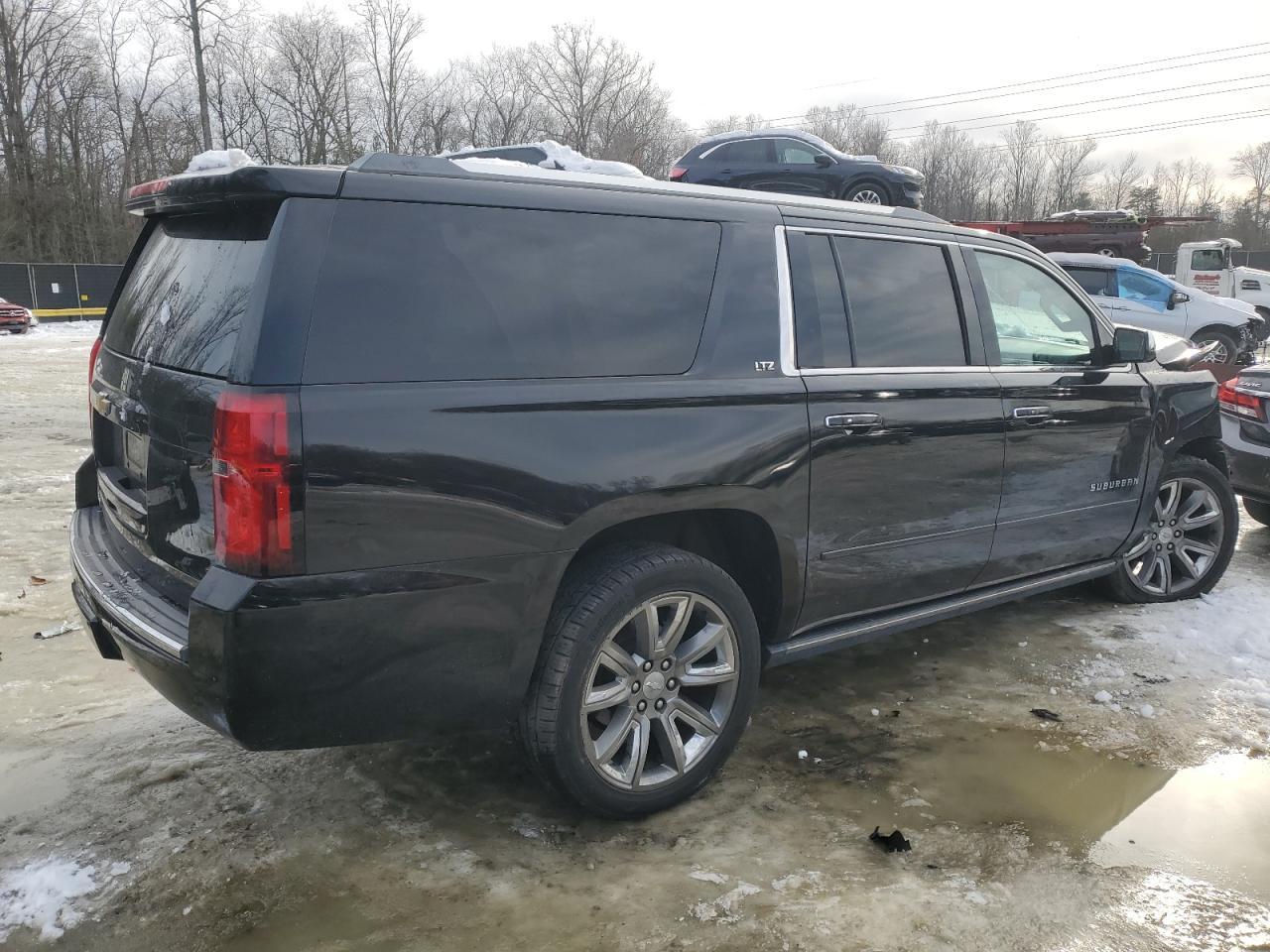 2015 CHEVROLET SUBURBAN C - Фото 3