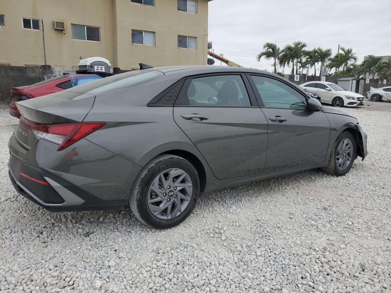 2024 HYUNDAI ELANTRA SE - Фото 3