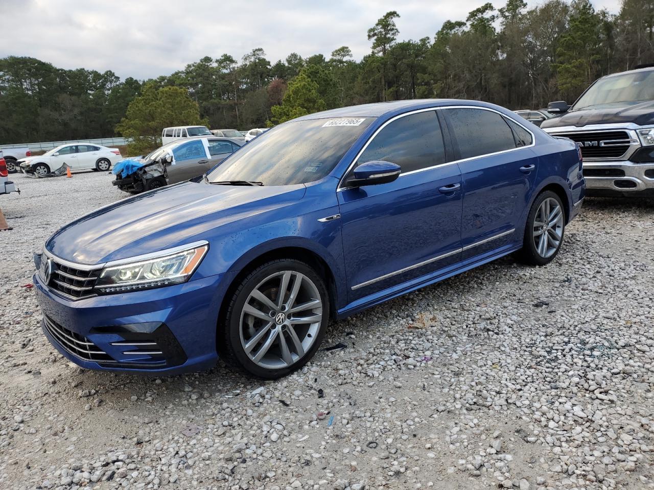 2017 VOLKSWAGEN PASSAT R-L car image