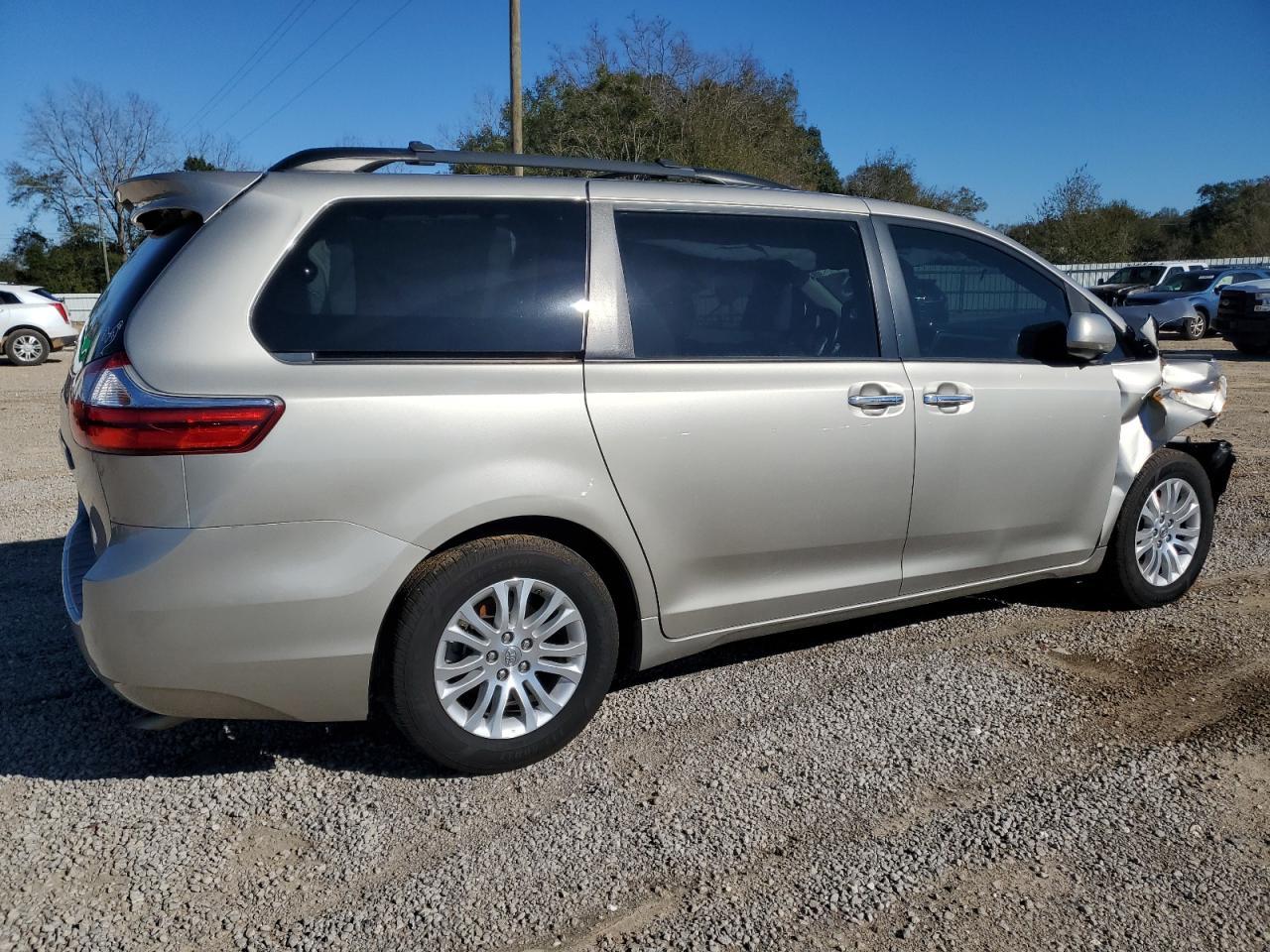 2015 TOYOTA SIENNA XLE - Фото 3
