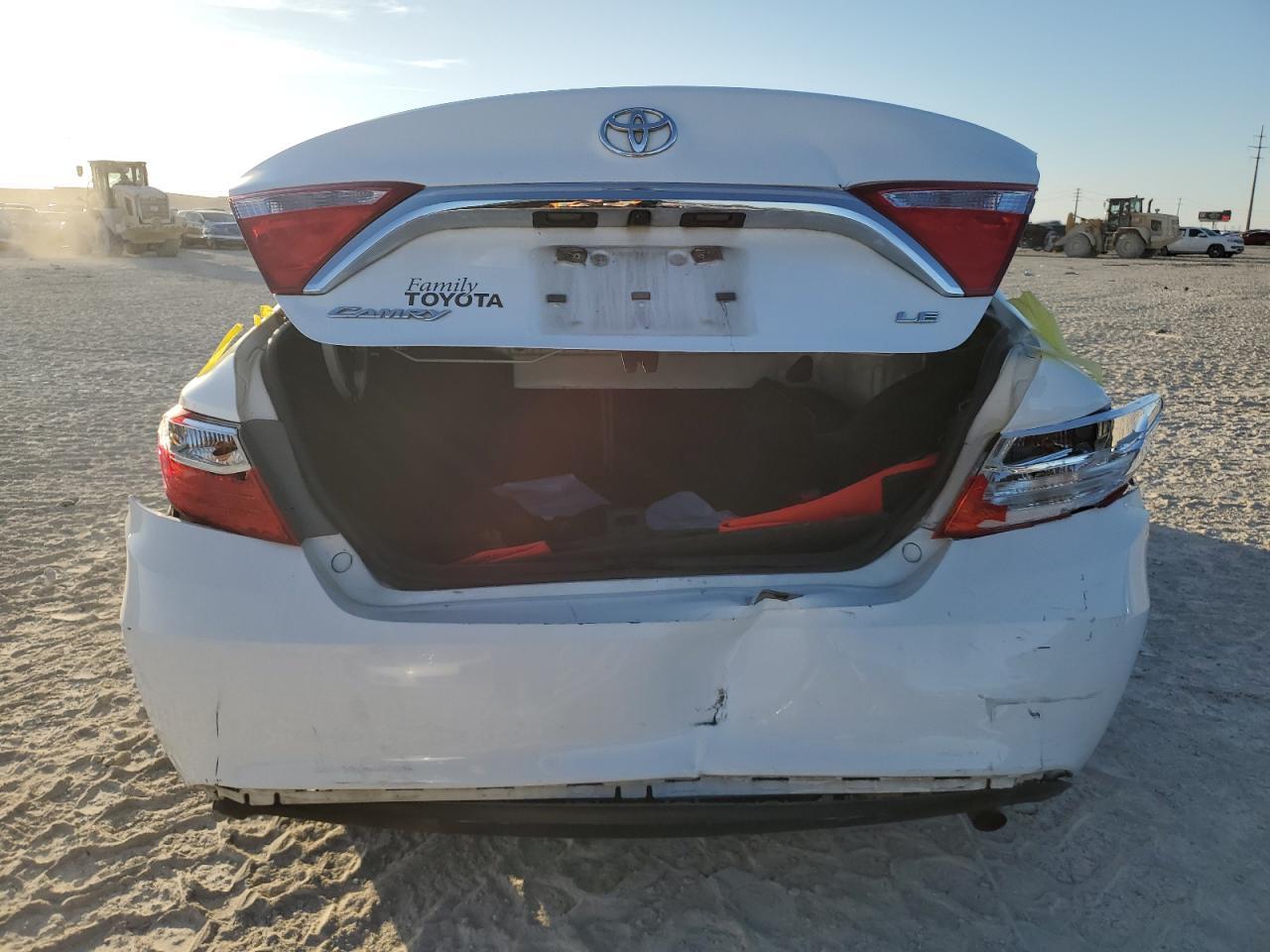 2017 TOYOTA CAMRY LE - Image 6