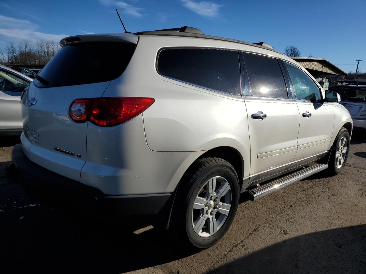 2011 CHEVROLET TRAVERSE L - Фото 3