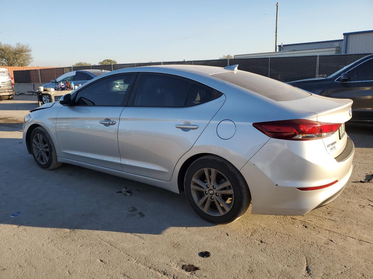 2018 HYUNDAI ELANTRA SE - Фото 2