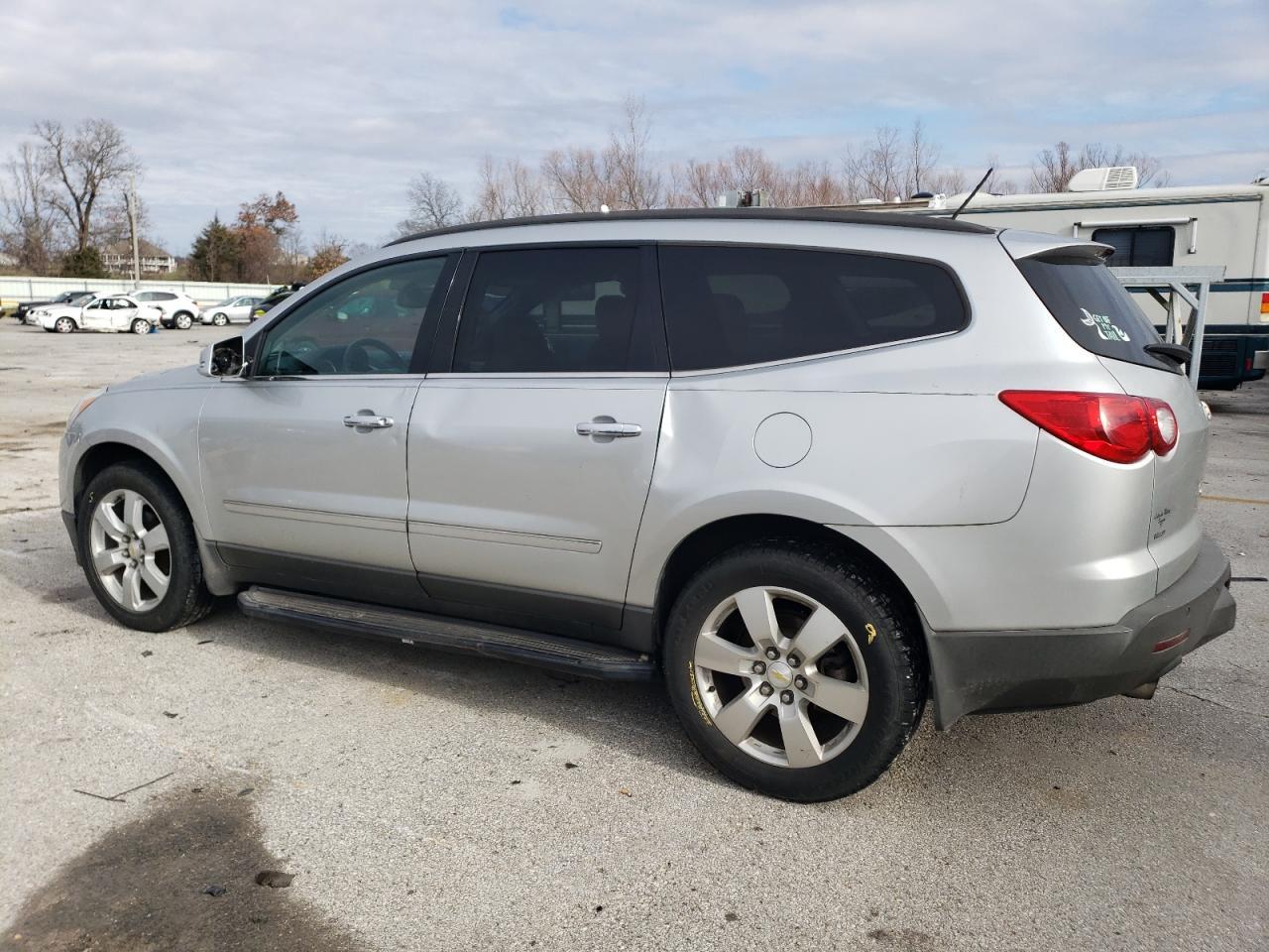2012 CHEVROLET TRAVERSE L - Фото 2