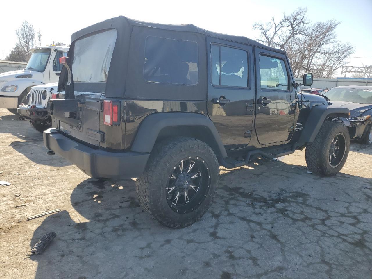 2017 JEEP WRANGLER U - Image 3
