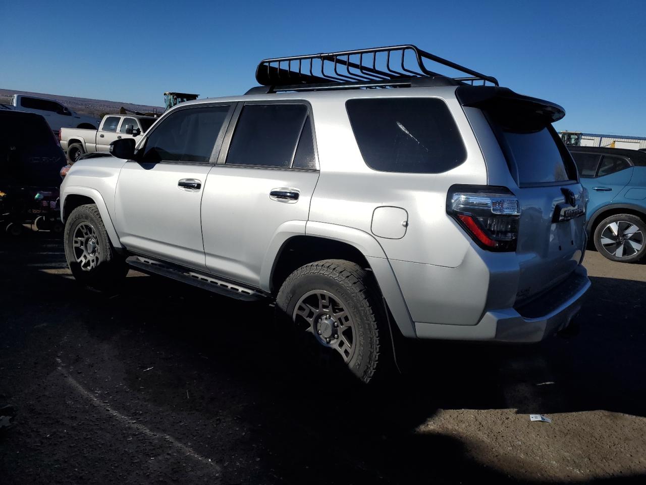 2020 TOYOTA 4RUNNER SR - Фото 2