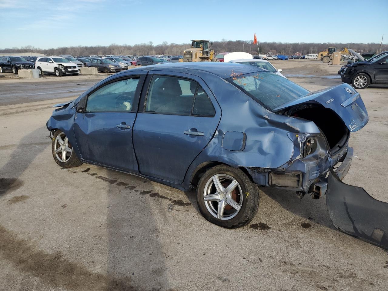 2011 TOYOTA YARIS - Фото 2