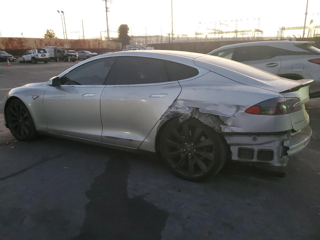 2015 TESLA MODEL S 85 - Фото 2