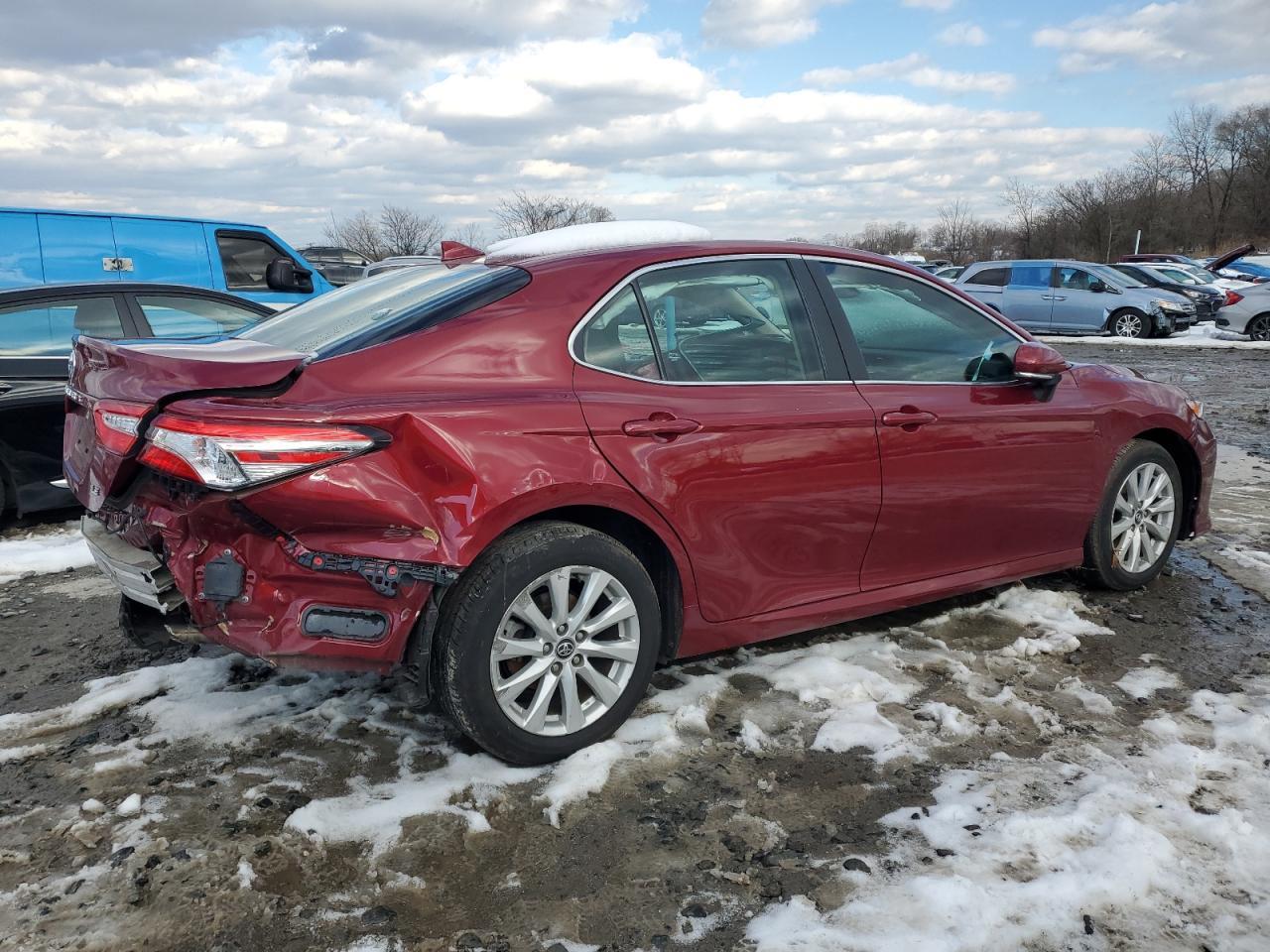 2020 TOYOTA CAMRY LE - Фото 3